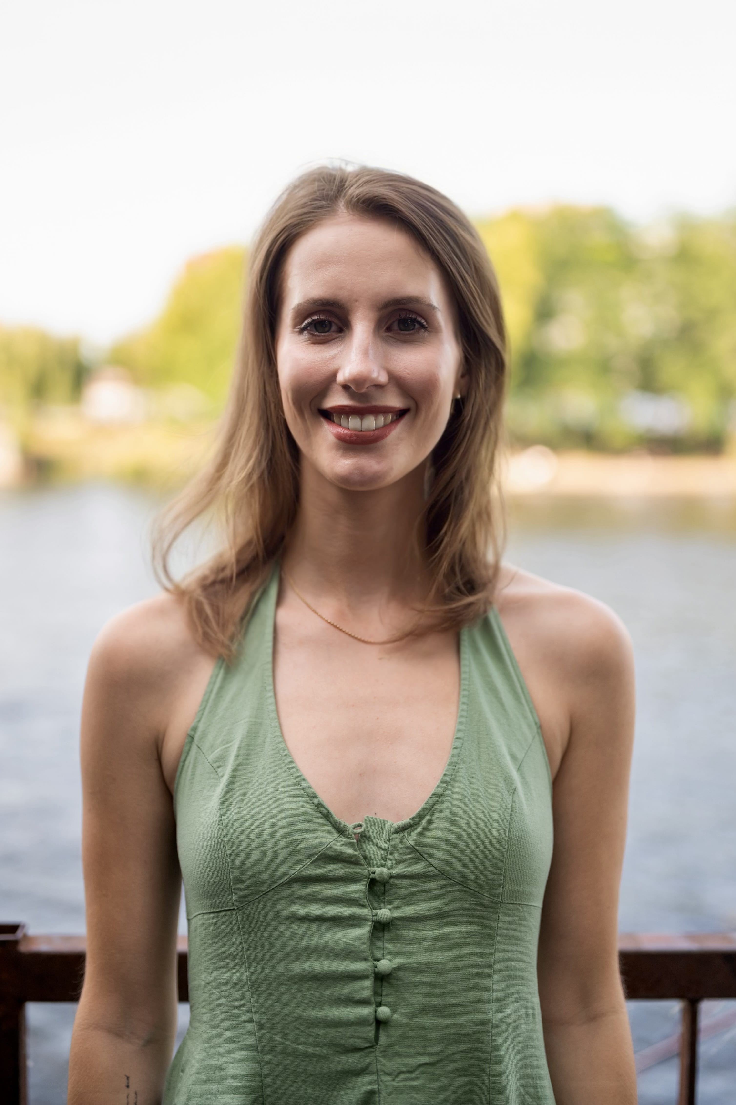 Paula Benedict lächelnd